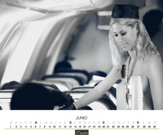 Календарь от мексиканских стюардесс (12 фото)