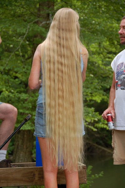 Девушки с очень длинными волосами (91 фото)