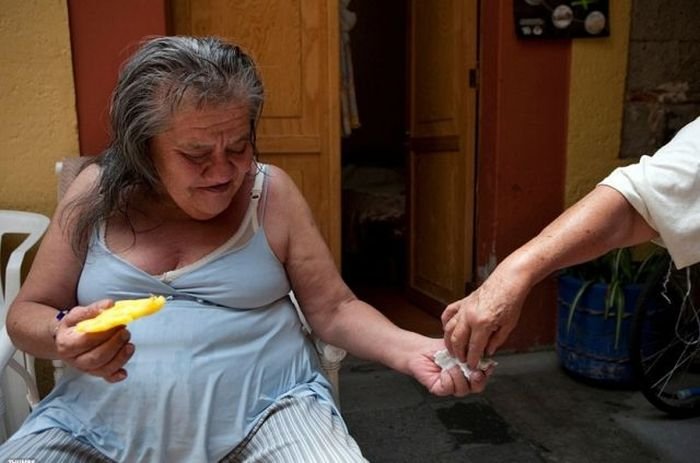 Дом престарелых для бывших проституток (37 фото)