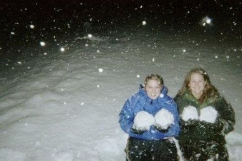 Лепим сиськи из снега (40 фото)