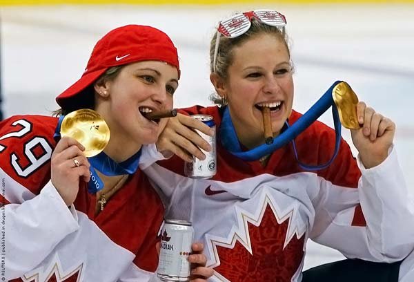 Как канадки праздновали победу (5 фото + текст)