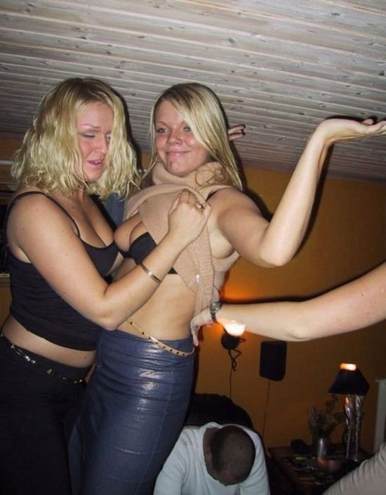 Девушки пьют и веселятся (42 фото)