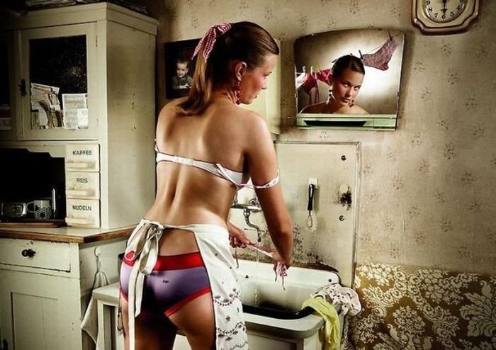 Сексуальные домохозяйки сильно возбуждены - порно фото