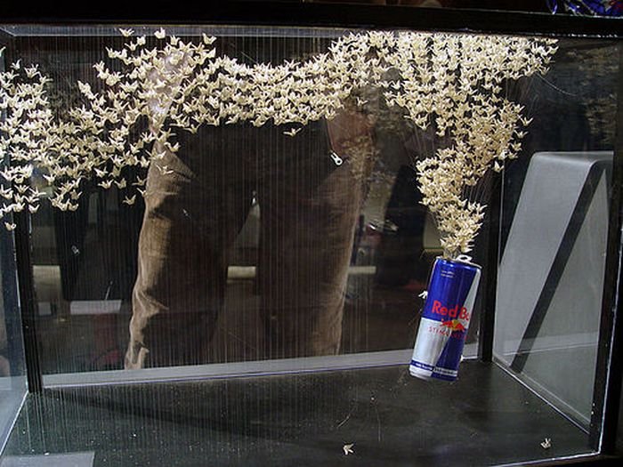 Скульптуры из банок Red Bull (23 фото)
