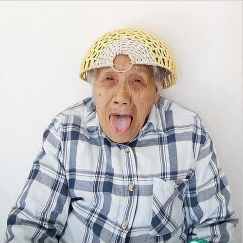 Прикольная бабушка из Китая (10 фото)