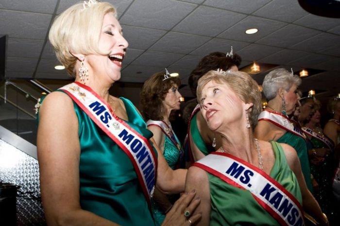 Мисс Америка среди старушек (30 фото)