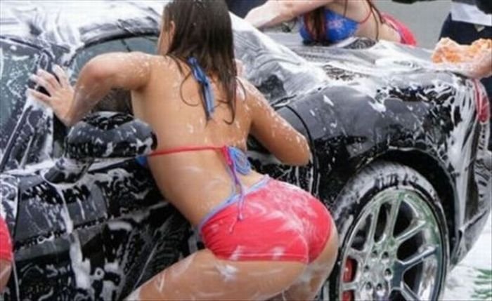 Сексуальные девушки моют машины (53 фото)