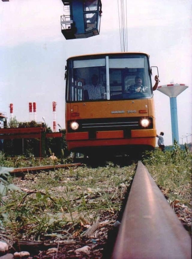 Трамвай из Икаруса (5 фото)