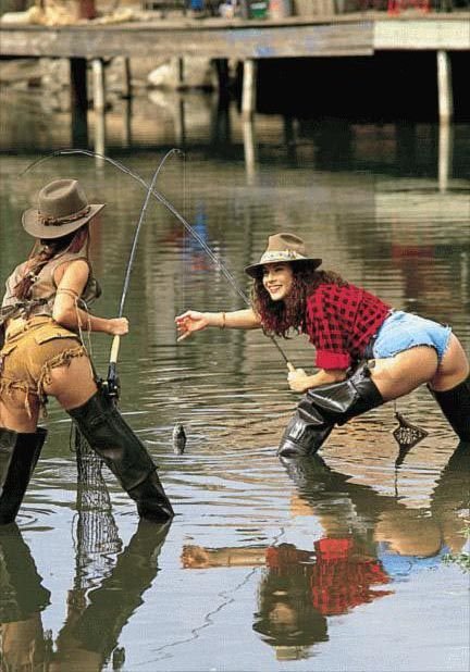Девушки ловят рыбу (39 фото)