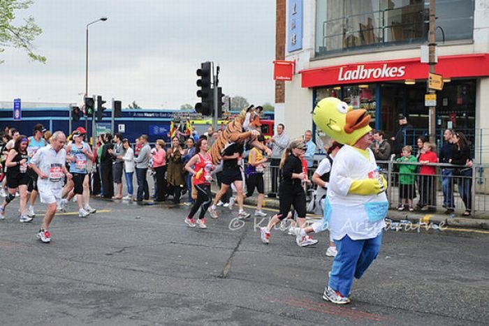 Чудаки на лондонском марафоне (42 фото)
