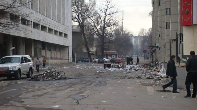 Бишкек после погромов (68 фото)