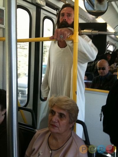 Люди в общественном транспорте (102 фото)