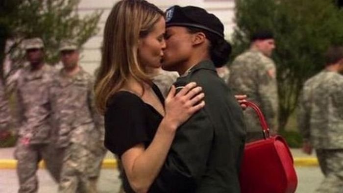 Лесбийские поцелуи знаменитостей (40 фото)