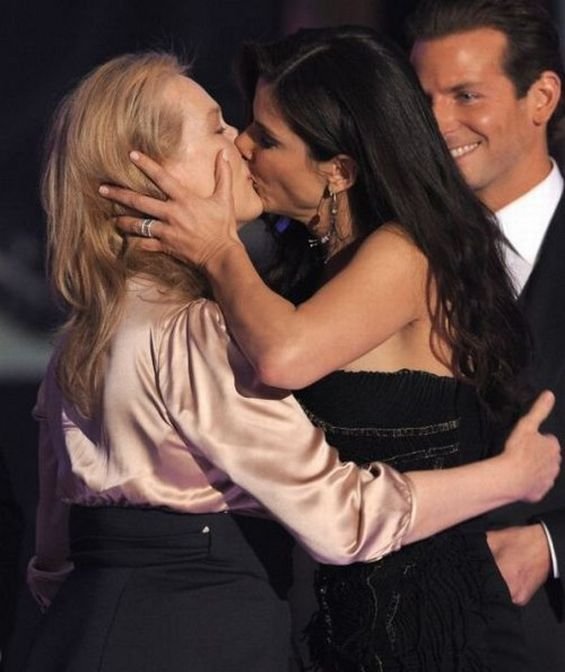 Лесбийские поцелуи знаменитостей (40 фото)