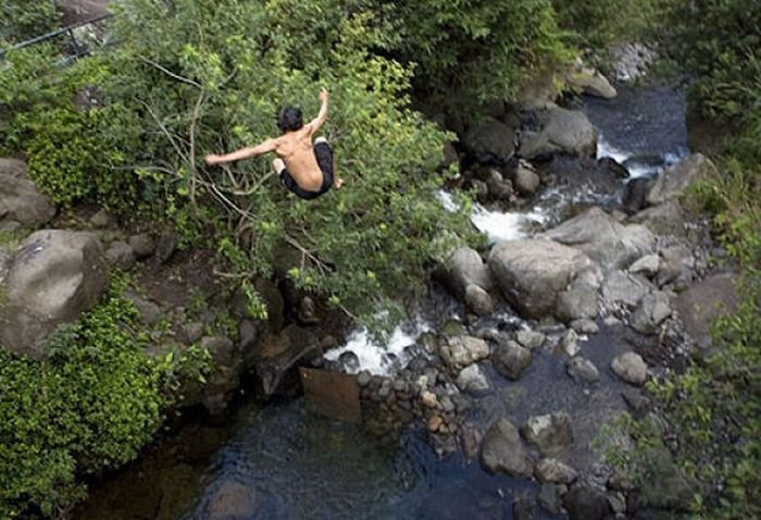 Неудачный прыжок в воду (5 фото)