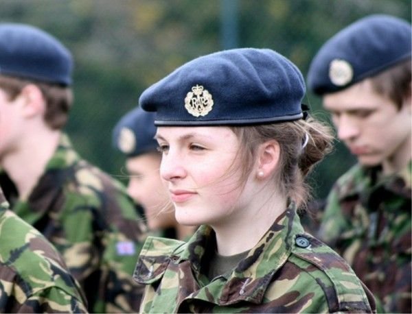 Девушки в армиях мира (47 фото)