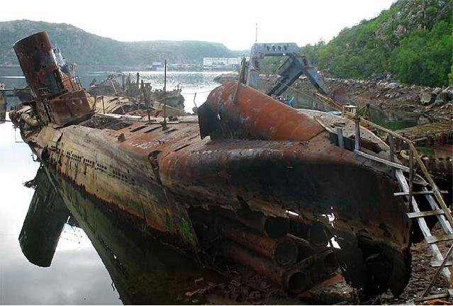Кладбище подводных лодок (11 фото)