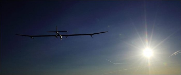 Аэроплан на солнечных батарейках (13 фото)