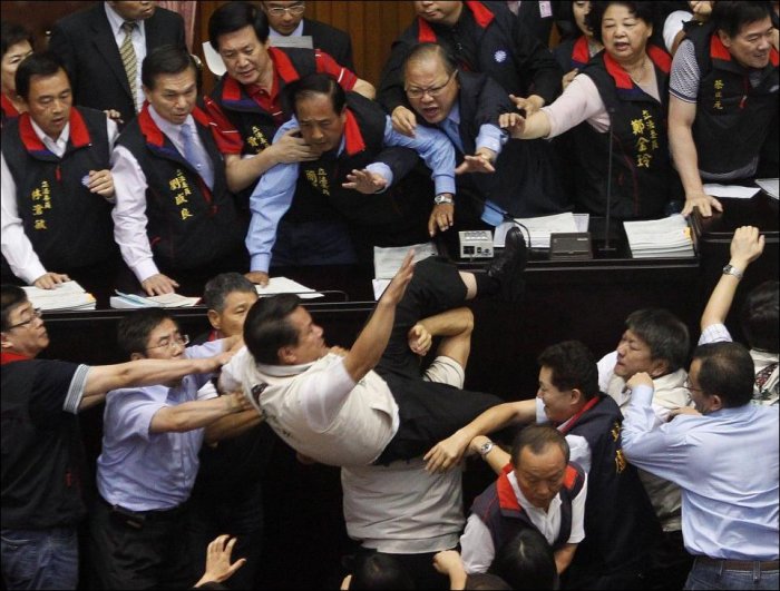 Дебаты в парламенте Китая (6 фото)