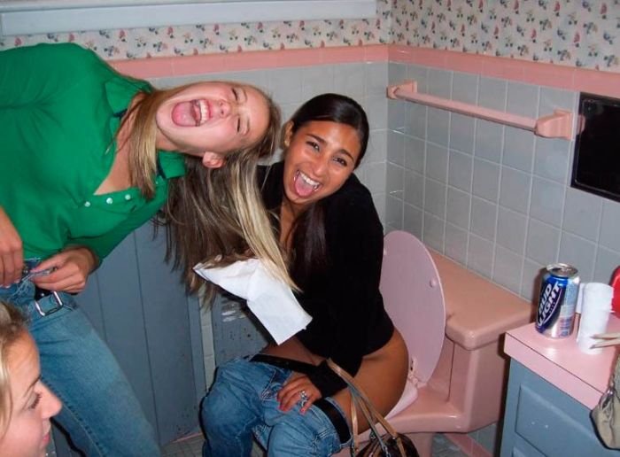 Пьяные девушки в ванной (89 фото)