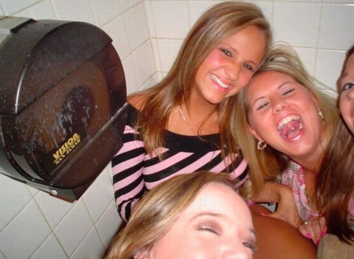 Пьяные девушки в ванной (89 фото)