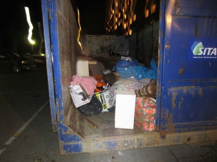 Что можно найти в мусорном контейнере в Швеции (36 фото)