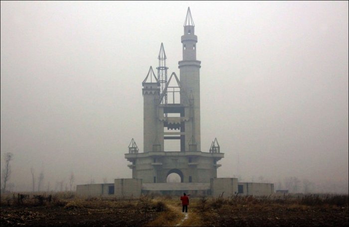 Заброшенный парк развлечений в Китае (13 фото)