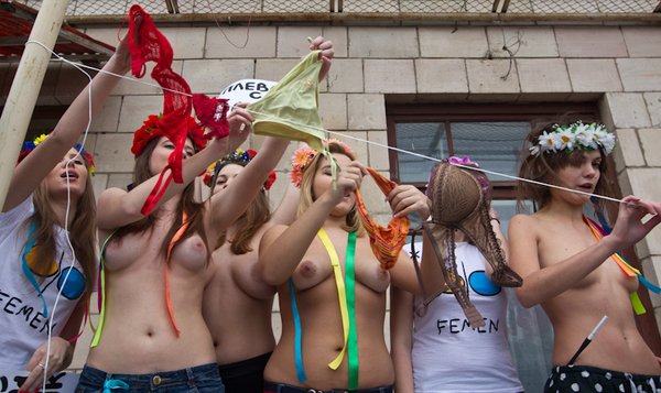 Очередная акция Femen (14 фото)