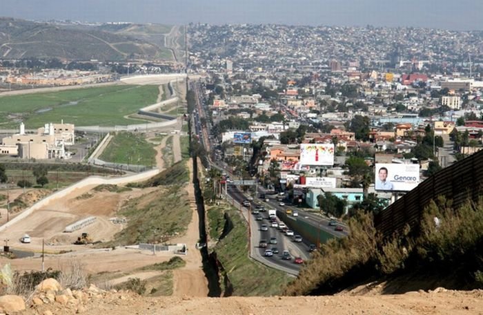 Граница между США и Мексикой (25 фото)