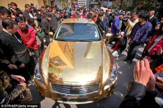 Конфискация золотого автомобиля (6 фото + текст)