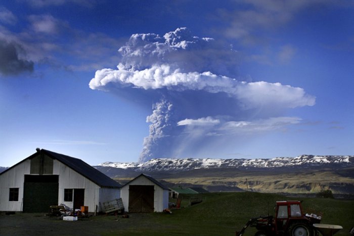 Извержение вулкана Гримствотн в Исландии (3 фото)