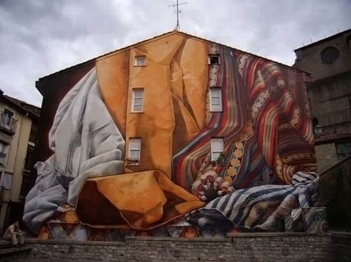 Красивые граффити на стенах домов (15 фото)