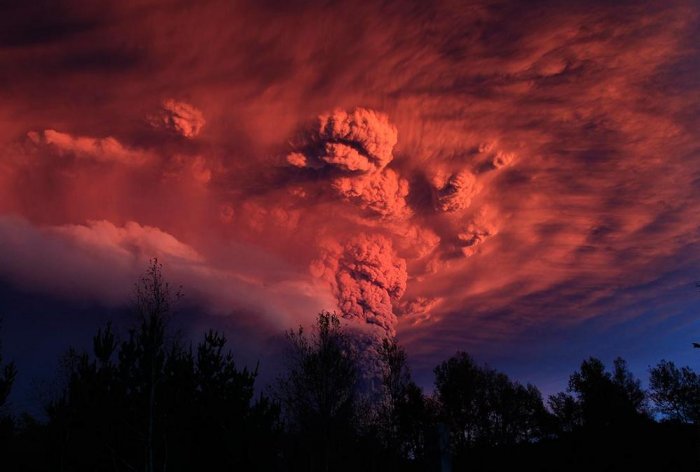 Извержение вулкана Пуйеуэ в Чили (5 фото)