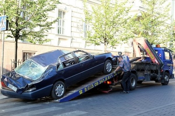 Борьба с незаконной парковкой в Вильнюсе (3 фото)