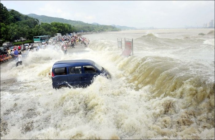 Прилив на реке Цяньтан (3 фото)