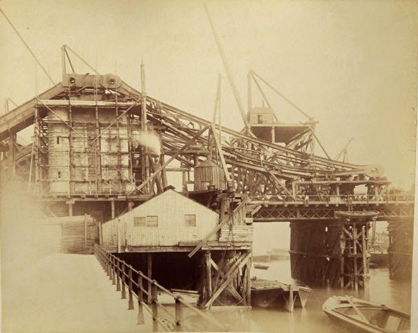 Строительство Тауэрского моста в Лондоне (16 фото)