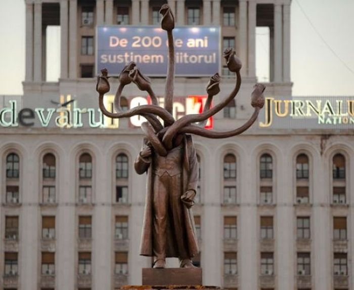 Улучшение памятника Ленину (2 фото)