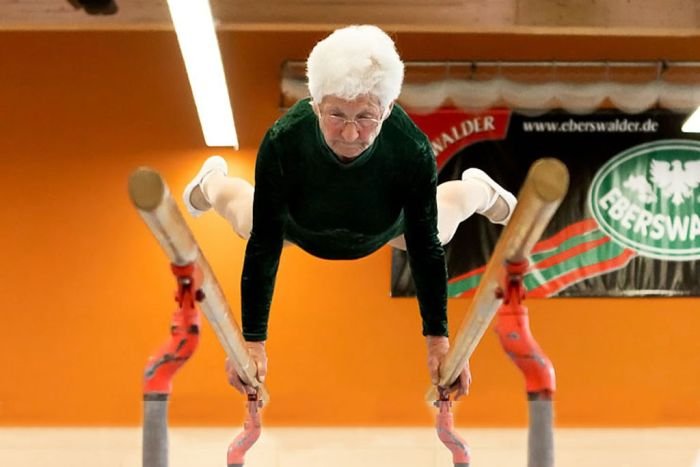 Бабушка-спортсменка (24 фото)