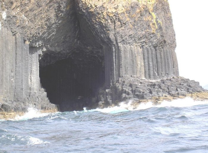 Поющая пещера Фингала (20 фото)