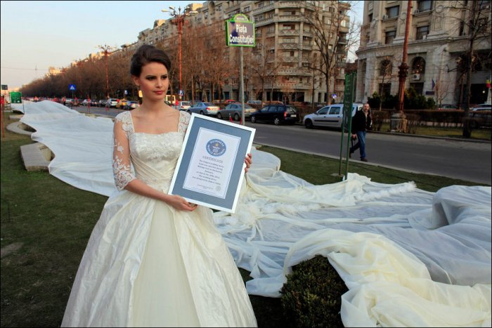 Самый длинный шлейф свадебного платья (4 фото)