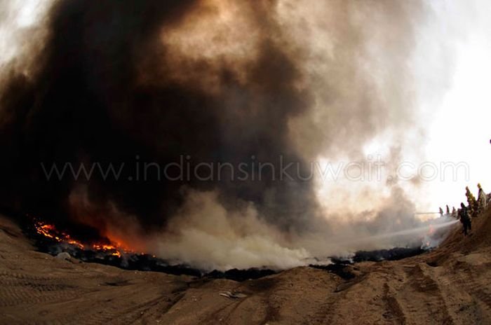 Шинный пожар в Кувейте (7 фото)