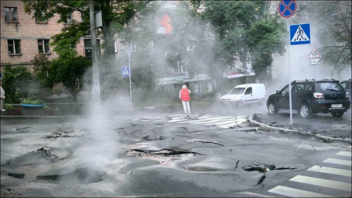 Кипящая улица в Киеве (10 фото)