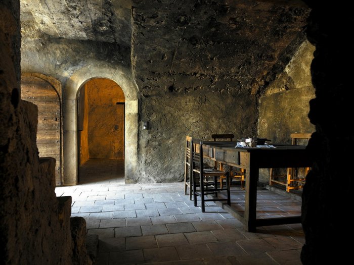 Средневековый отель в горах Италии (20 фото)