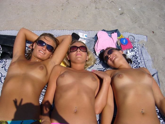 Пляжные девушки (70 фото)