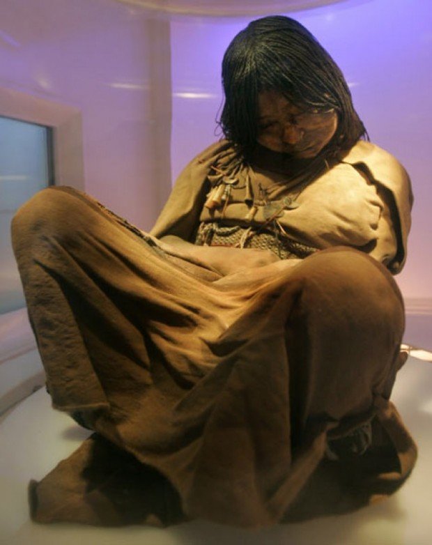 Мумия девочки из племени инков (8 фото)