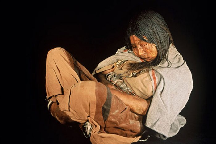 Мумия девочки из племени инков (8 фото)
