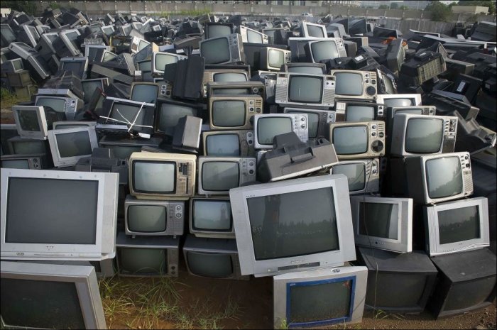 Кладбище телевизоров (6 фото)