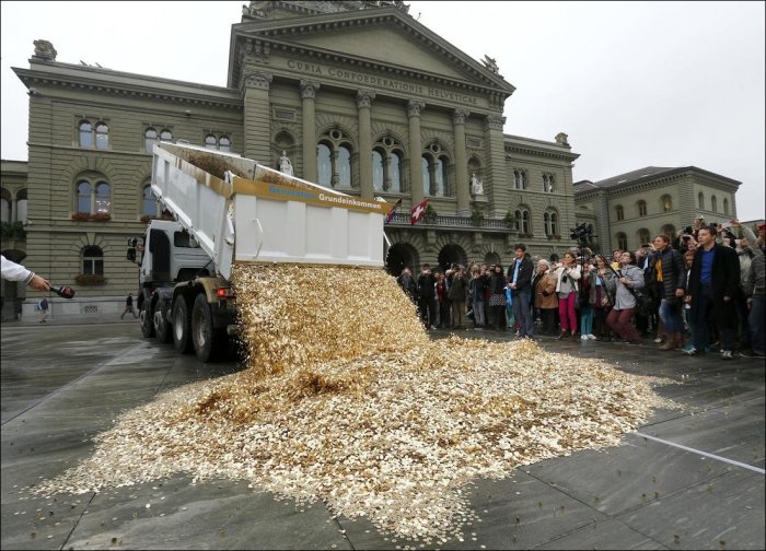 В Швейцарии сорят деньгами (8 фото)