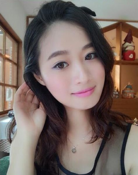 Симпатичная китаянка без косметики (8 фото)