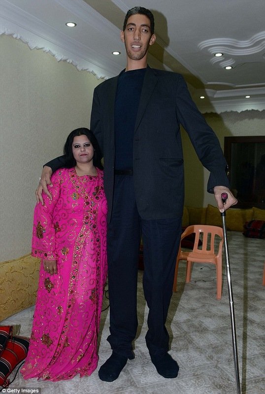 Жена самого высокого человека в мире (5 фото)